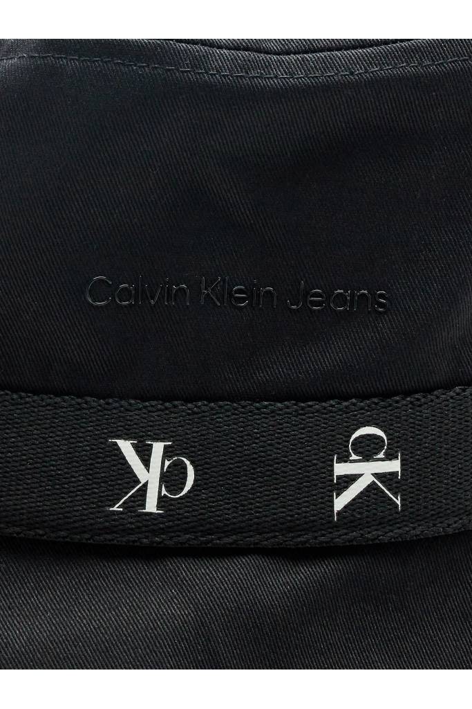Detal stylizacja damski kapelusz ultralight calvin klein jeans K60K610711 Detal stylizacja damski kapelusz ultralight calvin klein jeans K60K610711