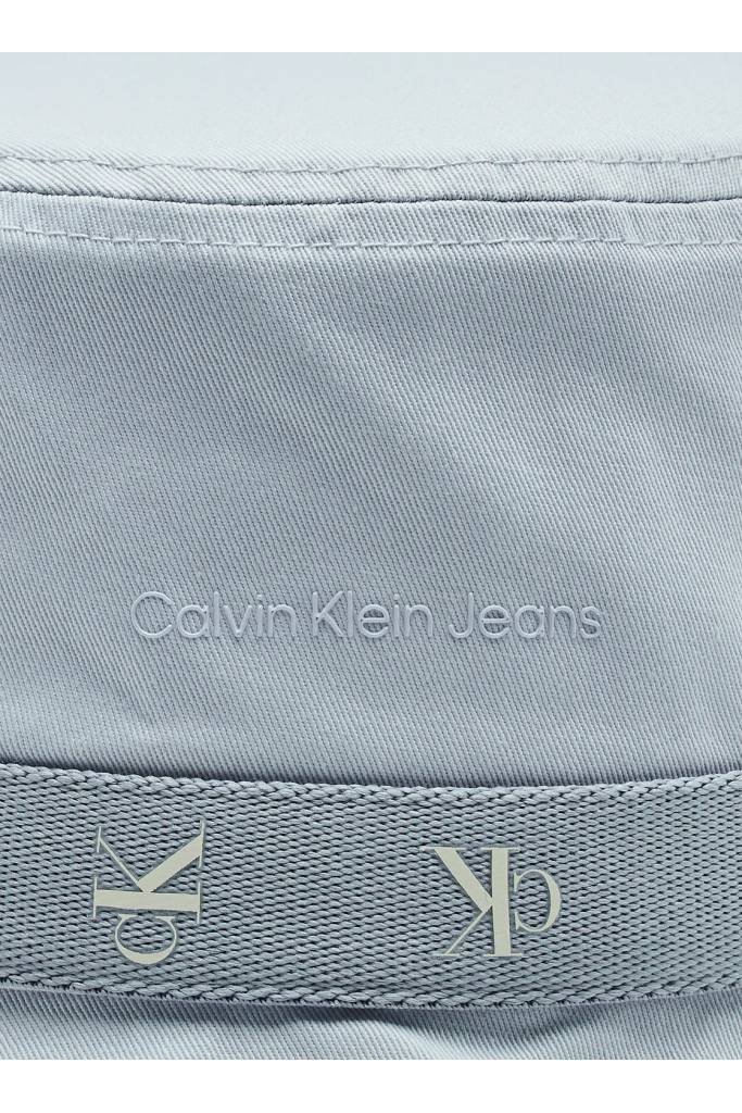 Detal 3 damski kapelusz ultralight calvin klein jeans K60K610711 Detal 3 damski kapelusz ultralight calvin klein jeans K60K610711
