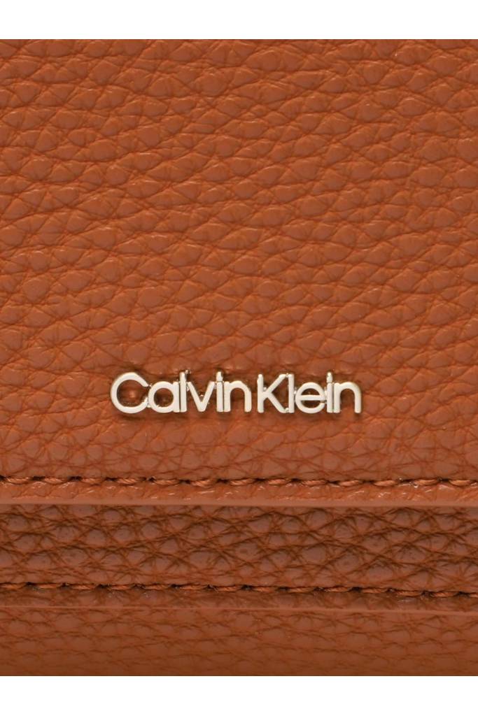 Detal stylizacja damska torebka na ramię must plus crossbody calvin klein K60K610619 Detal stylizacja damska torebka na ramię must plus crossbody calvin klein K60K610619