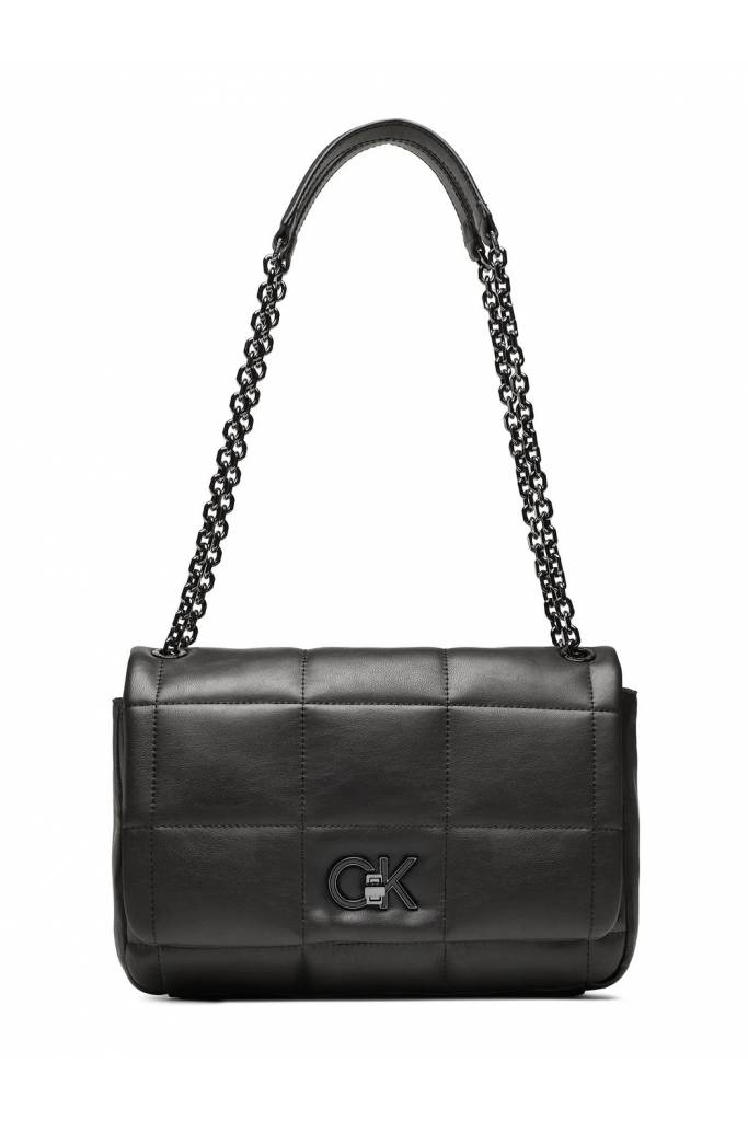 Detal stylizacja damska torebka na ramię re-lock quilt calvin klein K60K610454 Detal stylizacja damska torebka na ramię re-lock quilt calvin klein K60K610454