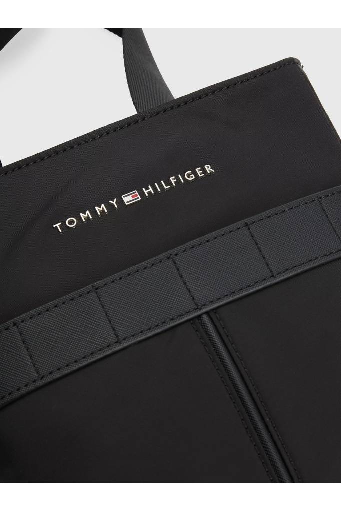 Detal stylizacja męska saszetka elevated nylon tommy hilfiger AM0AM10943 Detal stylizacja męska saszetka elevated nylon tommy hilfiger AM0AM10943