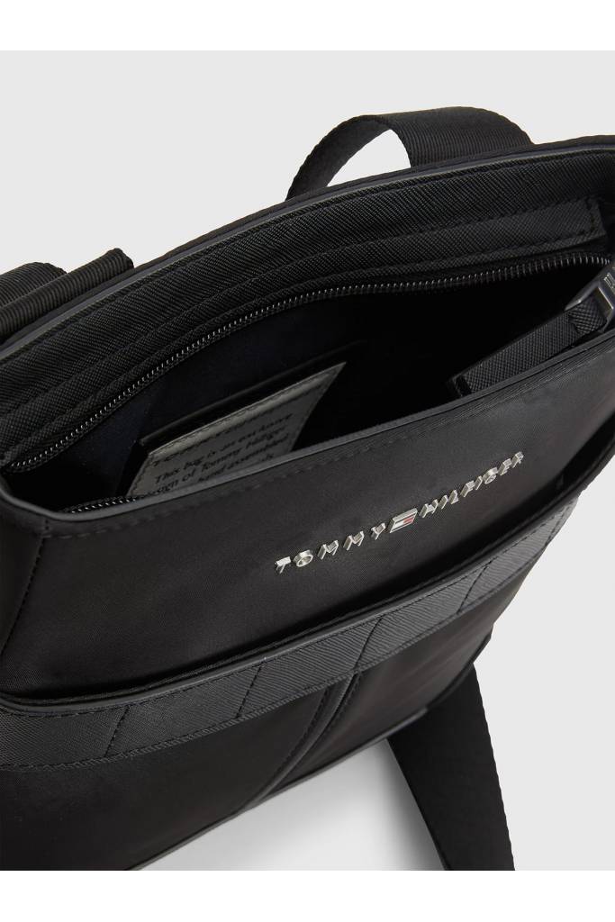 Przód męska saszetka elevated nylon tommy hilfiger AM0AM10943 Przód męska saszetka elevated nylon tommy hilfiger AM0AM10943