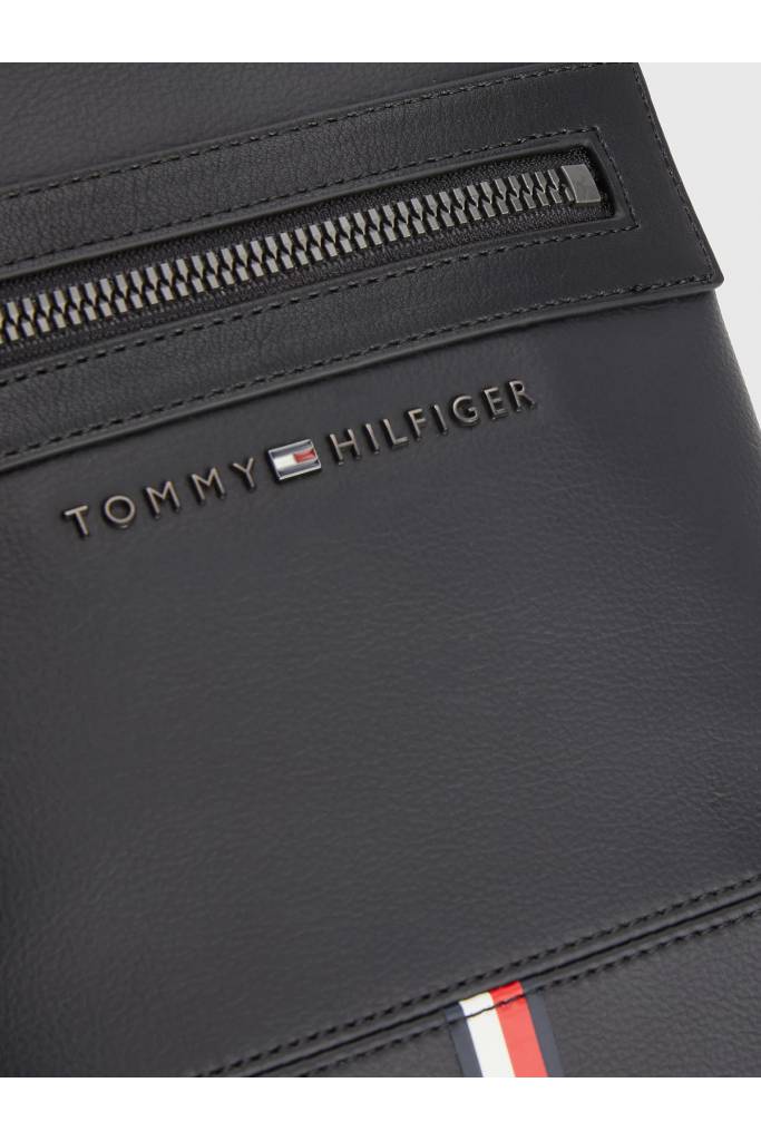 Detal stylizacja męska saszetka corporate tommy hilfiger AM0AM10930