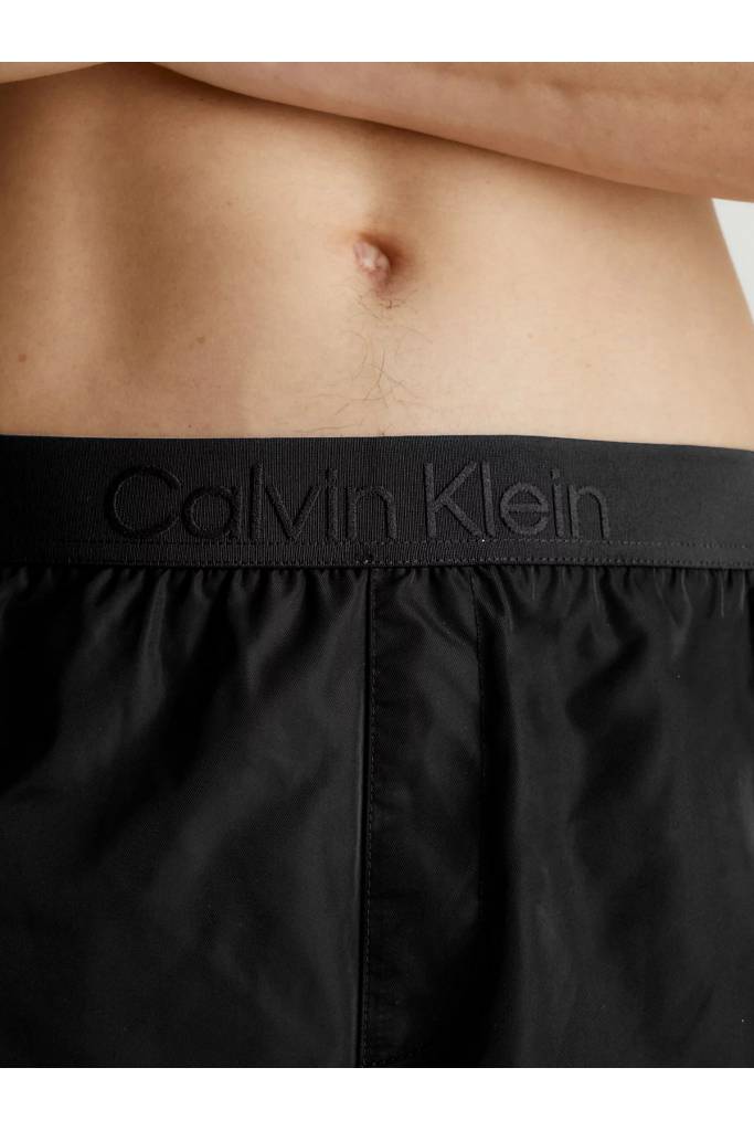 Detal stylizacja krótkie kąpielówki męskie calvin klein KM0KM00861