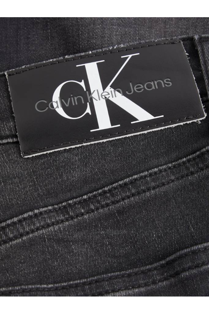 Detal stylizacja męskie szorty jeansowe calvin klein jeans J30J322789