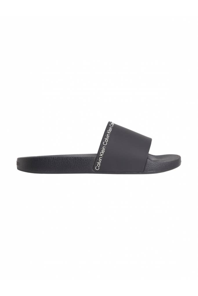 Detal 2 damskie klapki rubber pool slide calvin klein HW0HW01526 Detal 2 damskie klapki rubber pool slide calvin klein HW0HW01526