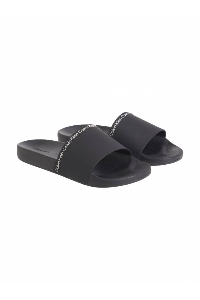 Detal 4 damskie klapki rubber pool slide calvin klein HW0HW01526 Detal 4 damskie klapki rubber pool slide calvin klein HW0HW01526