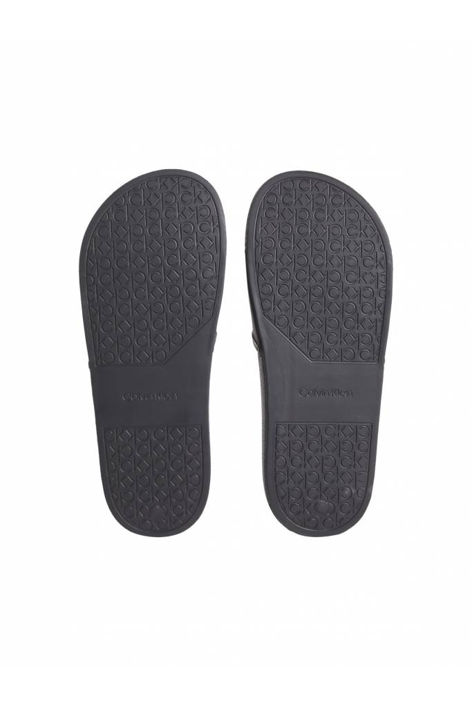 Detal 5 damskie klapki rubber pool slide calvin klein HW0HW01526 Detal 5 damskie klapki rubber pool slide calvin klein HW0HW01526