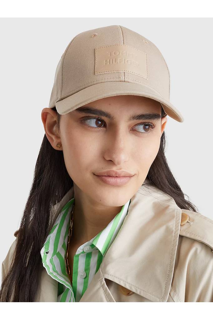 Detal 3 damska czapka z daszkiem coast tommy hilfiger AW0AW14519 Detal 3 damska czapka z daszkiem coast tommy hilfiger AW0AW14519