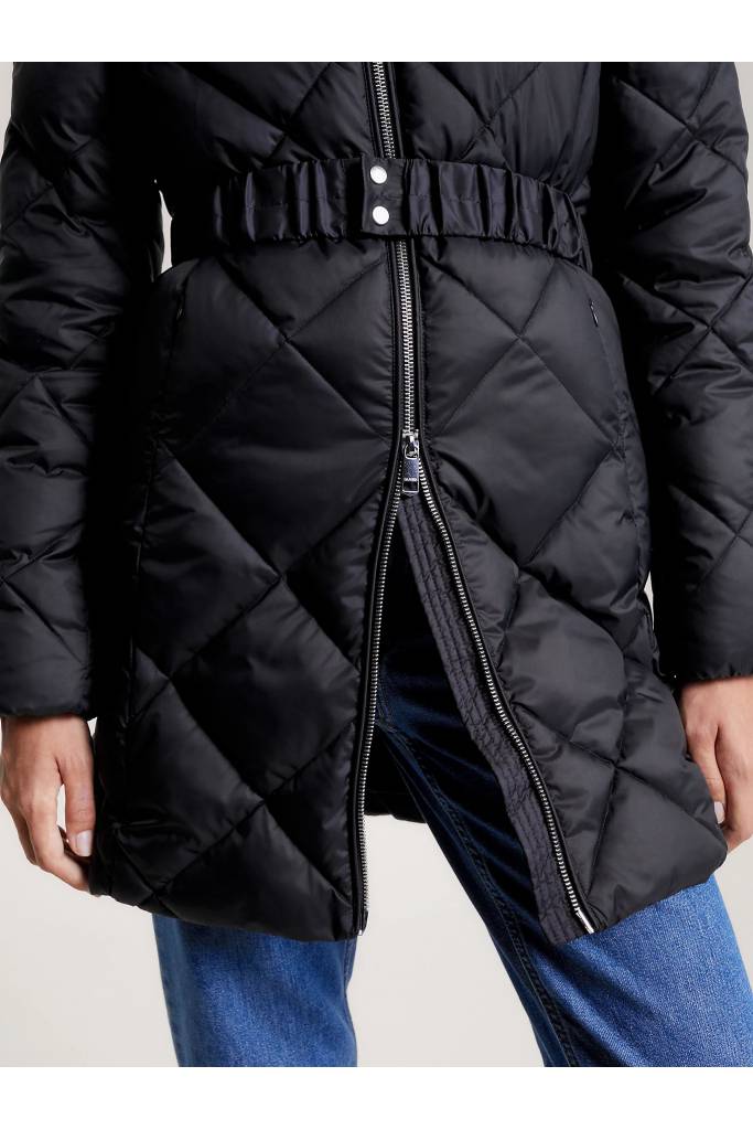 Detal 3 damski płaszcz z kapturem ocieplany elevated belted quilted tommy hilfiger WW0WW40326