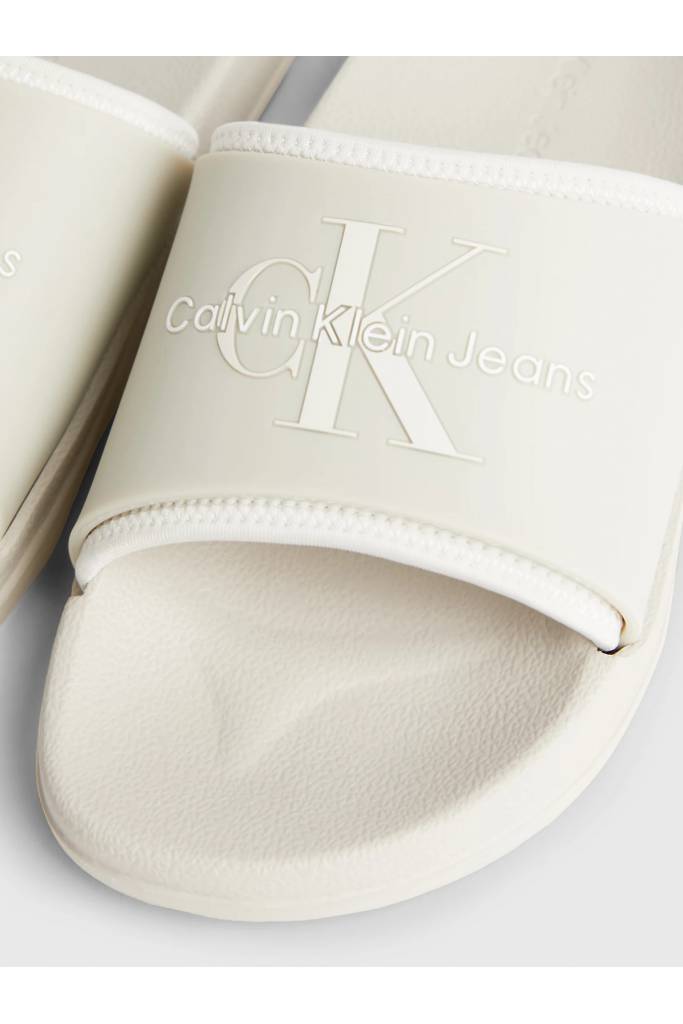 Detal stylizacja damskie klapki slide monogram tpu calvin klein jeans YW0YW00585