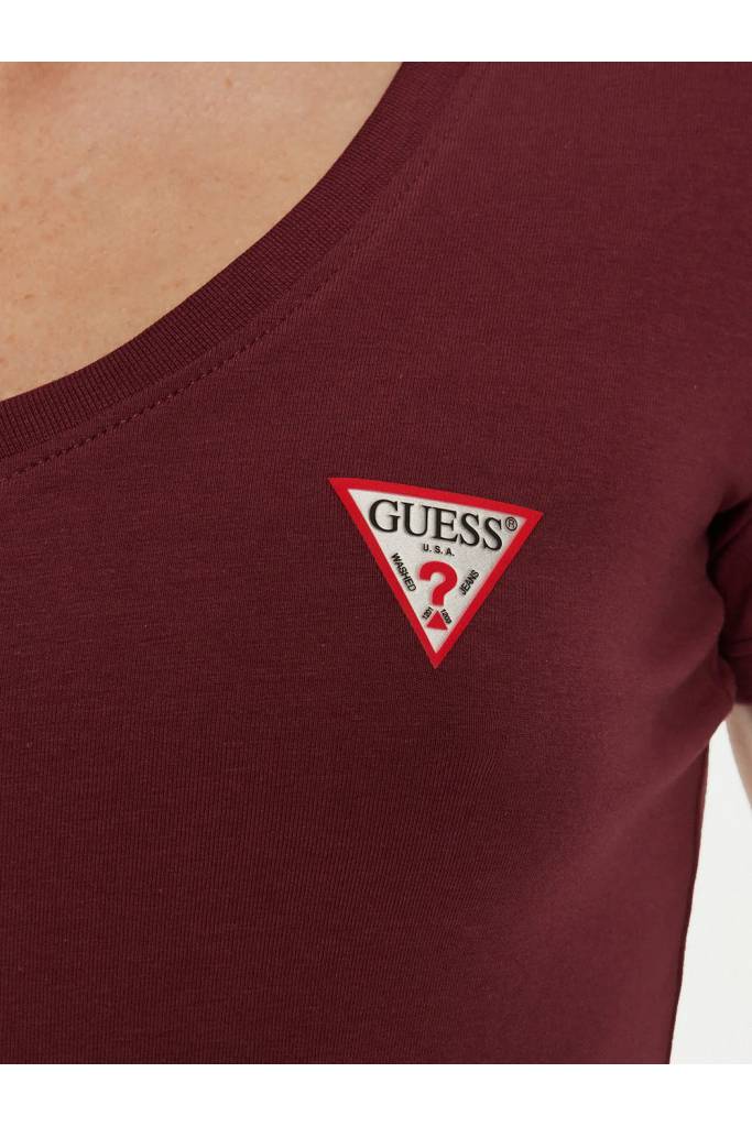 Detal 7 damski t-shirt w serek mini triangle guess W2YI45 J1314 Detal 7 damski t-shirt w serek mini triangle guess W2YI45 J1314