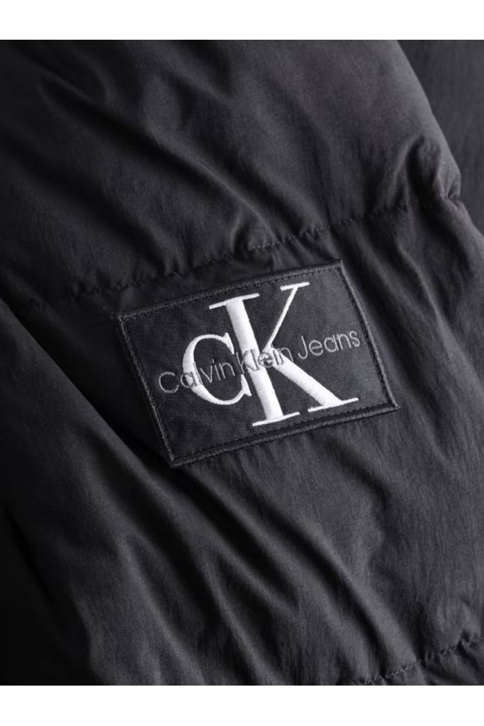 Detal 3 męska kurtka parka puchowa essentials non down long calvin klein jeans J30J326109