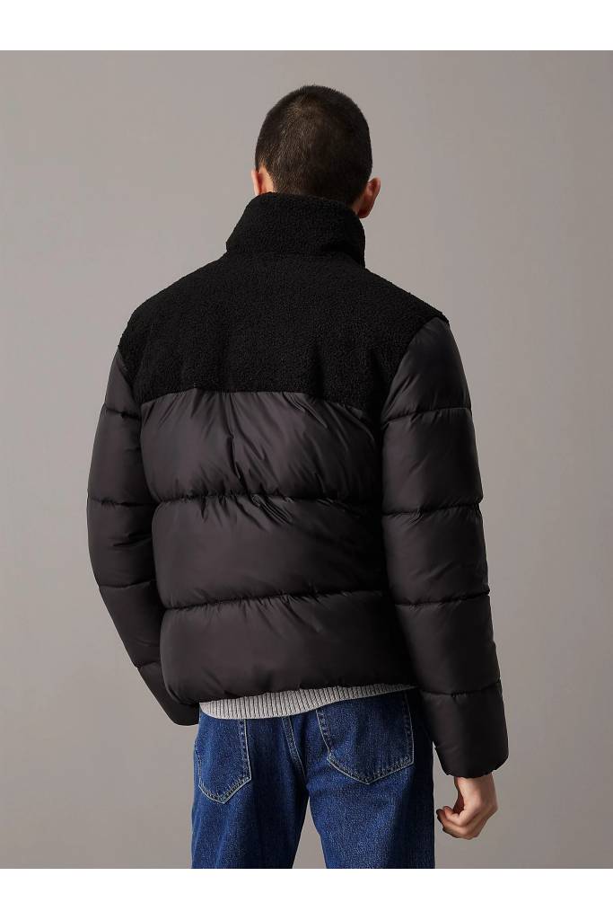 Tył męska kurtka puchowa sherpa puffer calvin klein jeans J30J326091