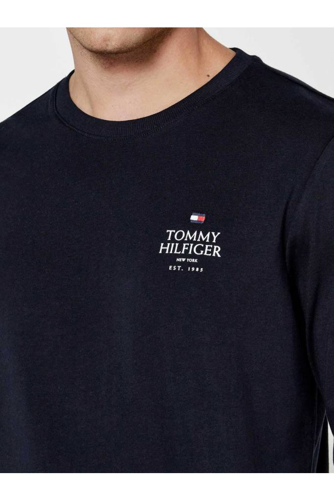 Detal stylizacja męski longsleeve hilfiger stack tommy hilfiger MW0MW36501