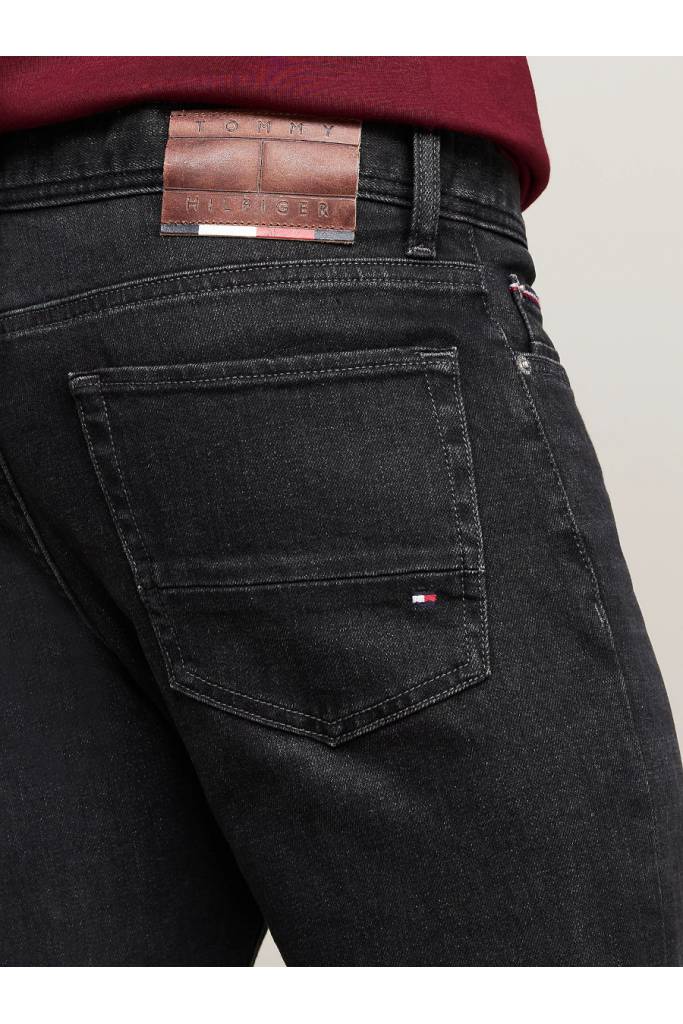 Detal stylizacja męskie jeansy slim bleecker pstr crow tommy hilfiger MW0MW37371