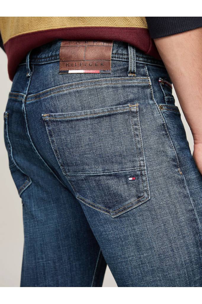 Detal stylizacja męskie jeansy slim bleecker pstr tino tommy hilfiger MW0MW36677