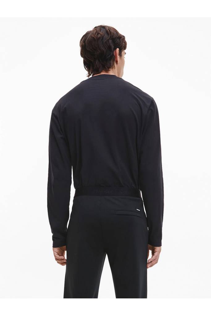 Tył męski longsleeve mock neck calvin klein K10K110179