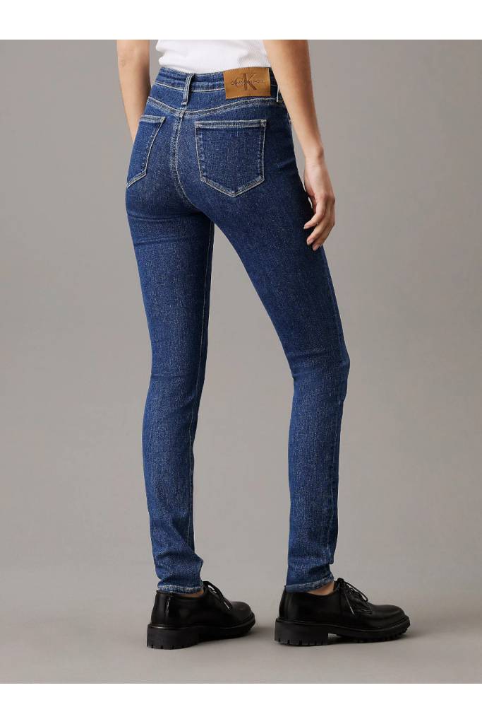 Tył damskie jeansy mid rise skinny calvin klein jeans J20J224020