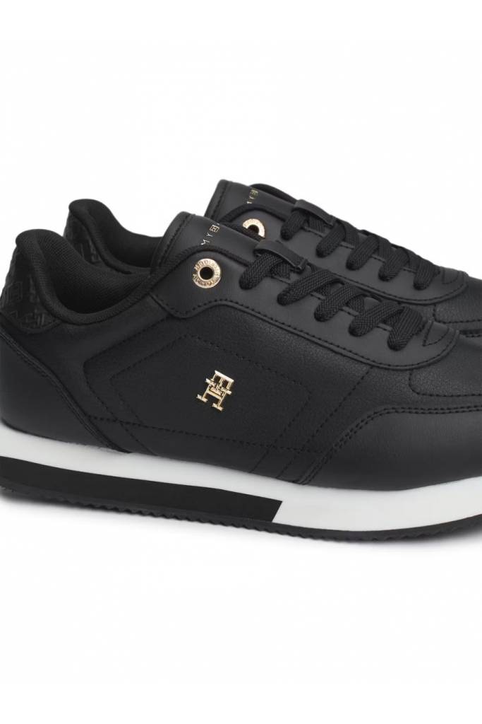 Detal stylizacja damskie sneakersy skórzane elevated essent runner monogram tommy hilfiger FW0FW08285