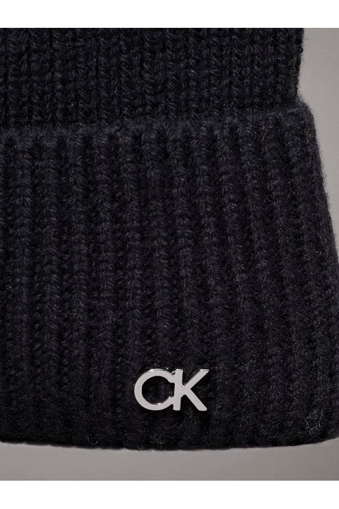 Detal stylizacja damska czapka zimowa metal chunky rib beanie calvin klein K60K612592