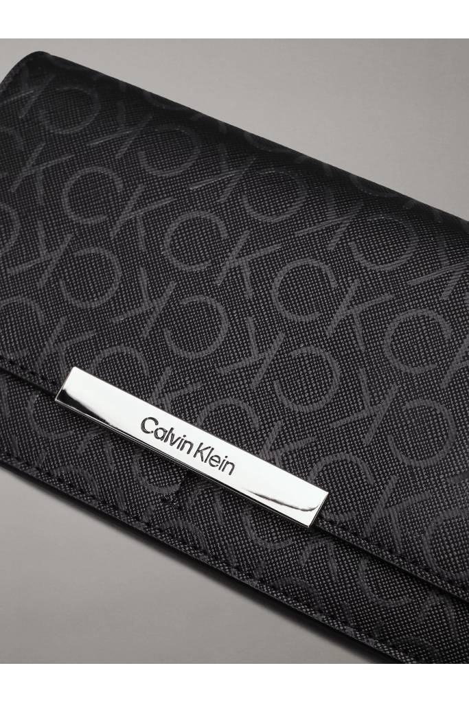 Detal stylizacja damski portfel linear large wallet_mono calvin klein K60K612444