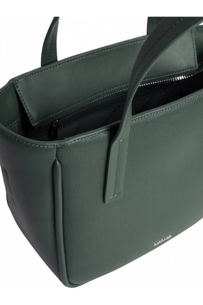 Detal stylizacja damska torebka shopperka refine mini tote_pbl calvin klein K60K612522