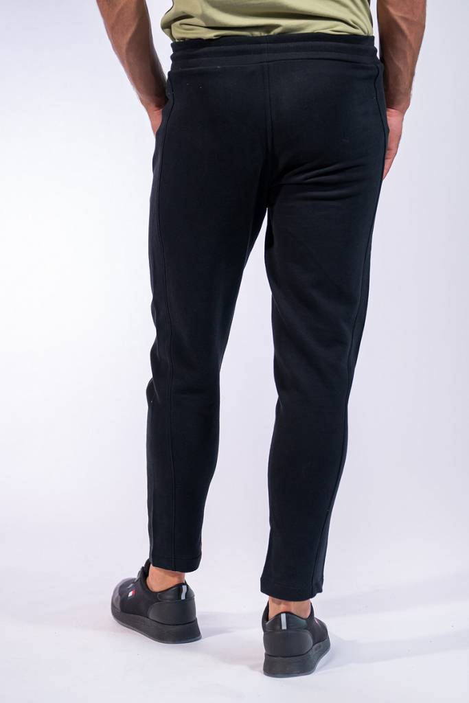 Tył calvin klein spodnie dresowe męskie logo embroiery K10K105687 Tył calvin klein spodnie dresowe męskie logo embroiery K10K105687