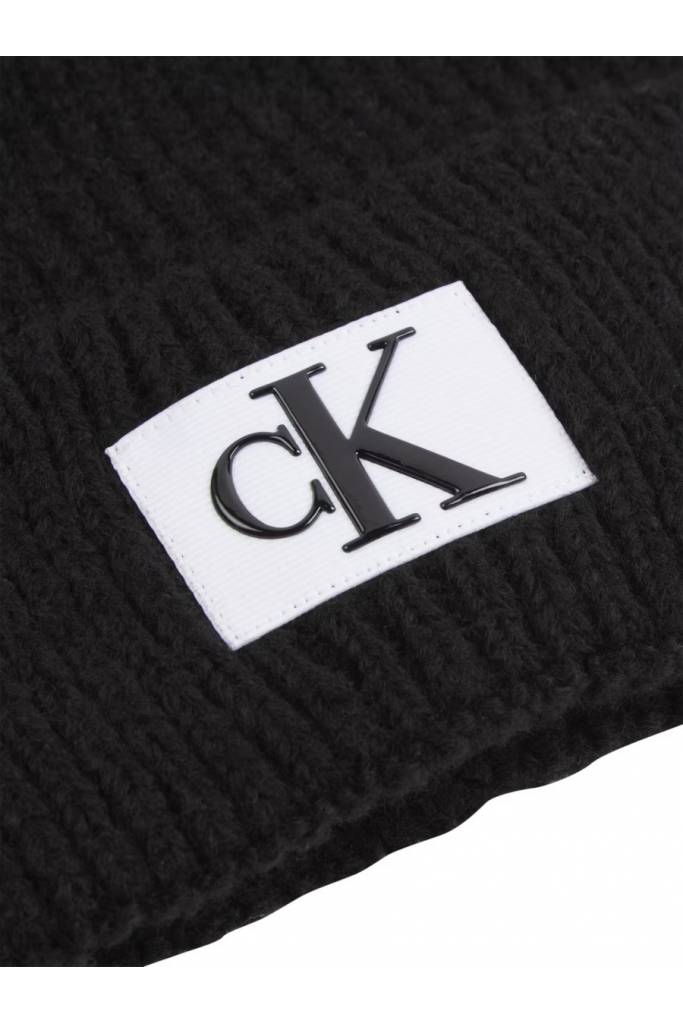 Detal stylizacja męska czapka zimowa seasonal patch beanie calvin klein jeans K50K512451