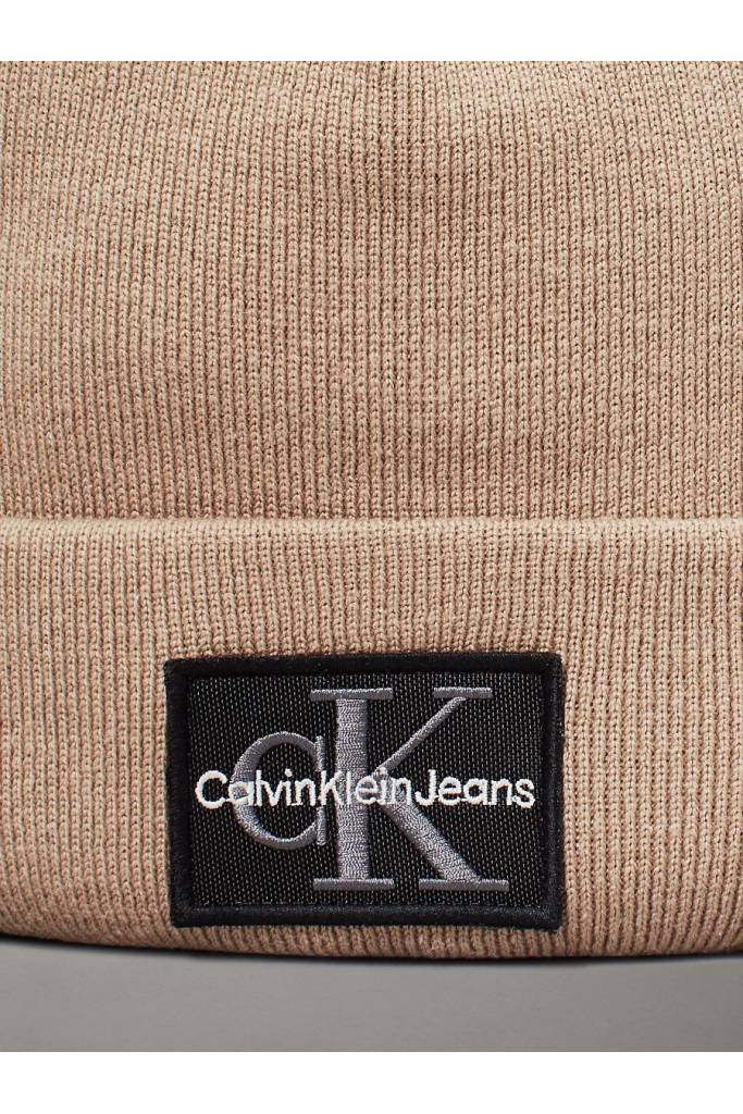 Detal stylizacja męska czapka zimowa mono logo patch beanie calvin klein jeans K50K512455