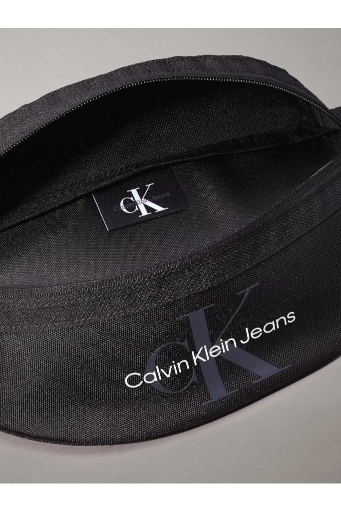 Detal stylizacja męska nerka sport essentials calvin klein jeans K50K511096