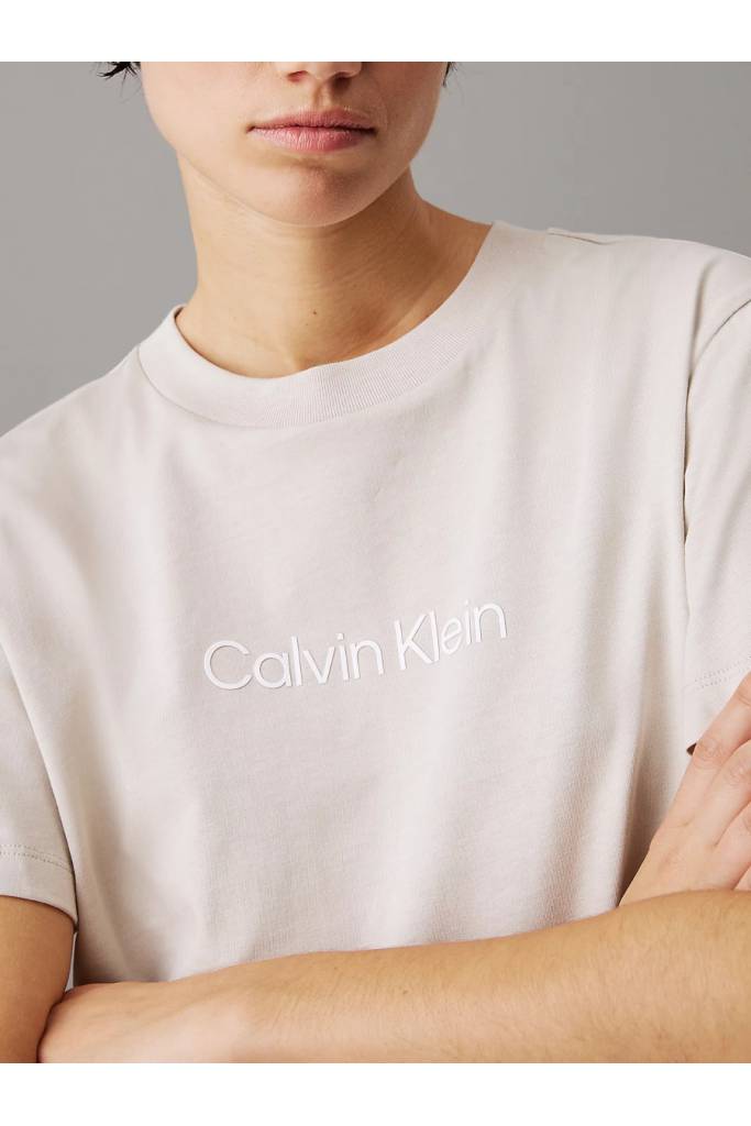Detal stylizacja damski t-shirt hero logo calvin klein K20K205448 Detal stylizacja damski t-shirt hero logo calvin klein K20K205448