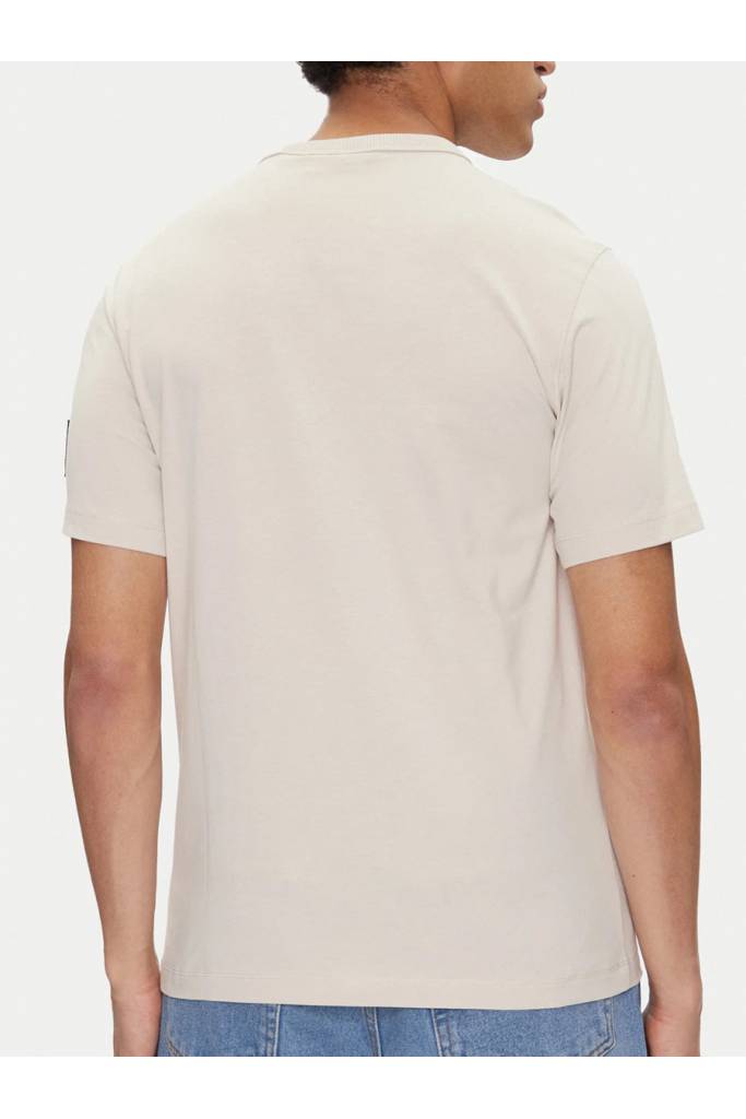 Tył męski t-shirt badge calvin klein jeans J30J323484 Tył męski t-shirt badge calvin klein jeans J30J323484