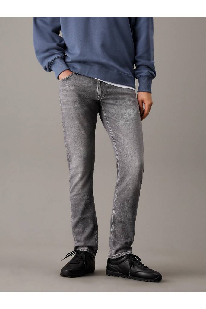 Przód męskie jeansy slim calvin klein jeans J30J327157