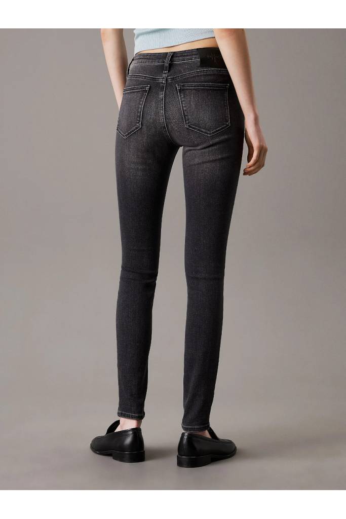 Tył damskie jeansy mid rise skinny calvin klein jeans J20J225114 Tył damskie jeansy mid rise skinny calvin klein jeans J20J225114