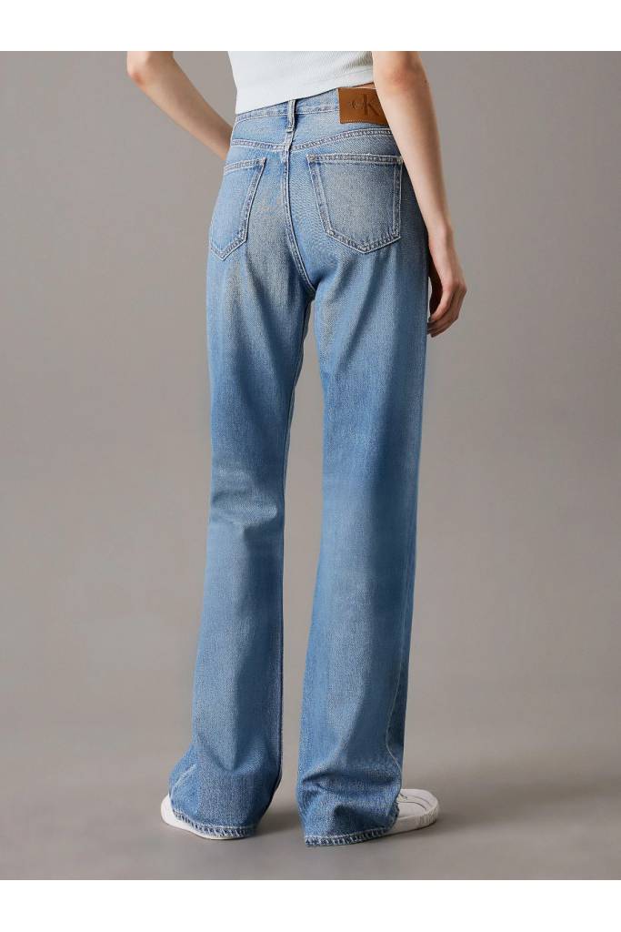 Tył damskie jeansy authentic bootcut calvin klein jeans J20J225127