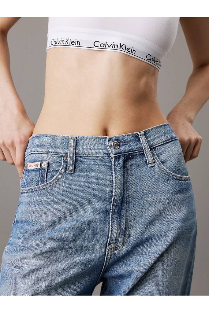 Detal 2 damskie jeansy authentic bootcut calvin klein jeans J20J225127