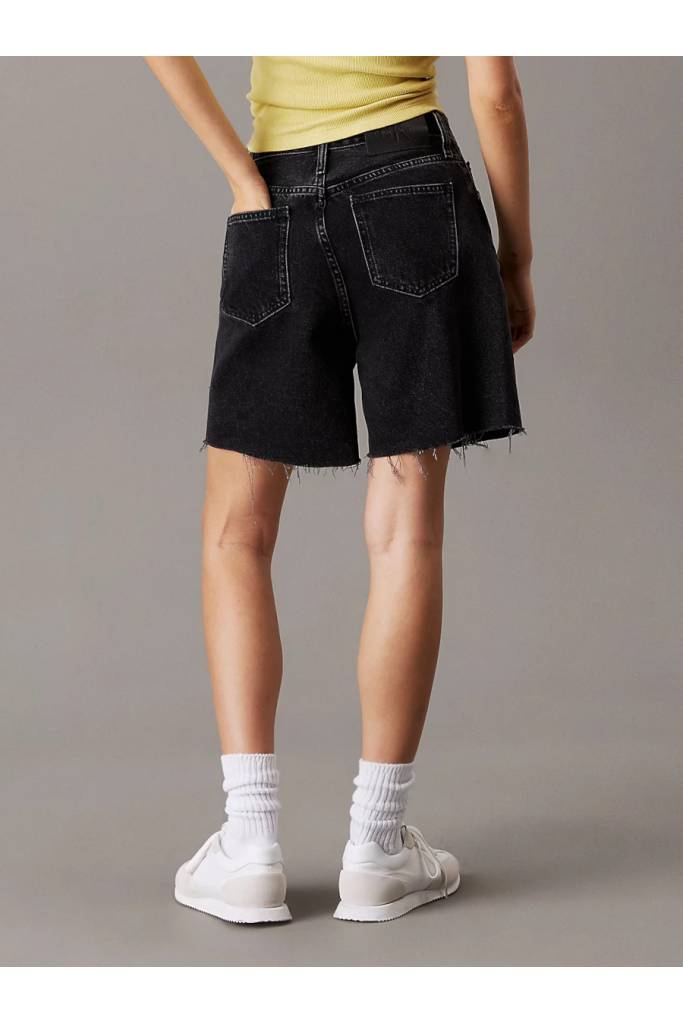 Tył damskie szorty jeansowe bermuda calvin klein jeans J20J225190