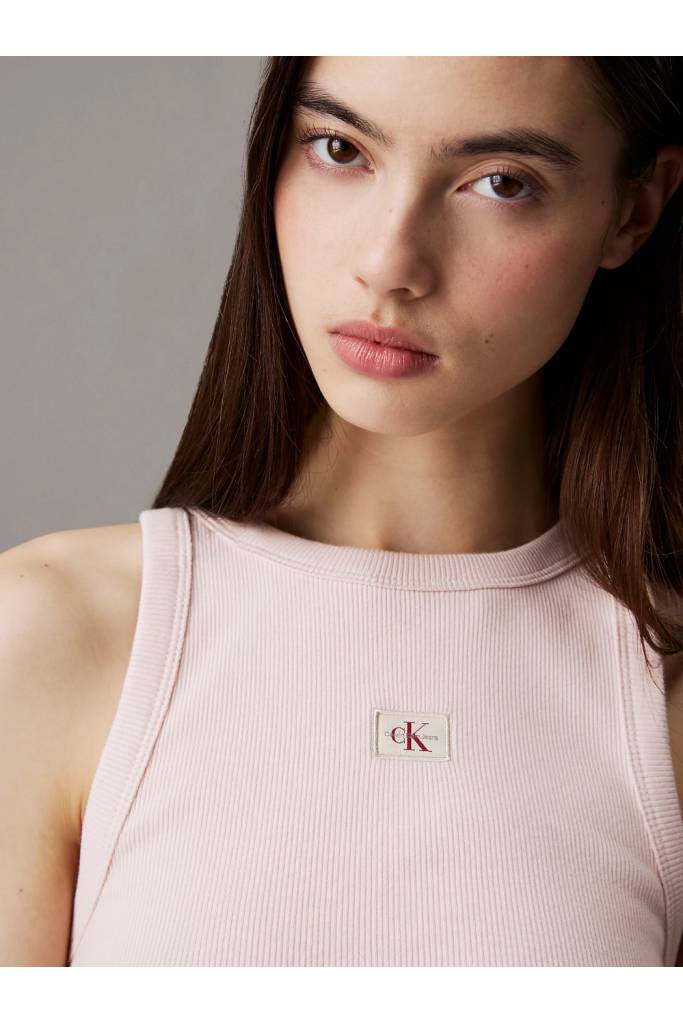 Detal stylizacja damski top woven label rib tank calvin klein jeans J20J225302 Detal stylizacja damski top woven label rib tank calvin klein jeans J20J225302