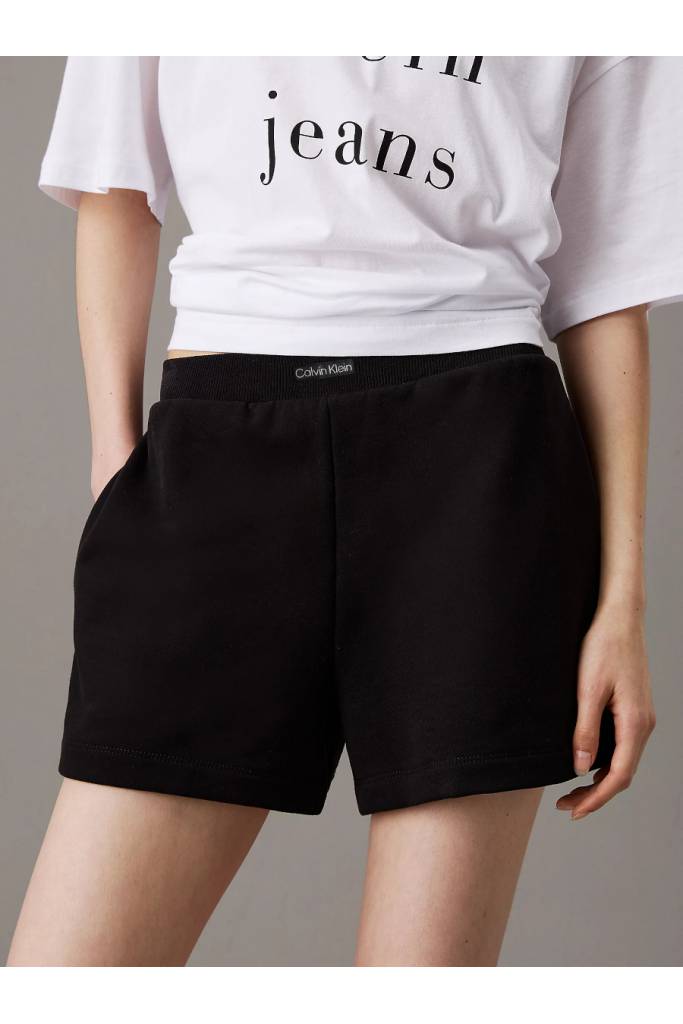 Detal stylizacja damskie szorty dresowe placed institutional calvin klein jeans J20J225525 Detal stylizacja damskie szorty dresowe placed institutional calvin klein jeans J20J225525
