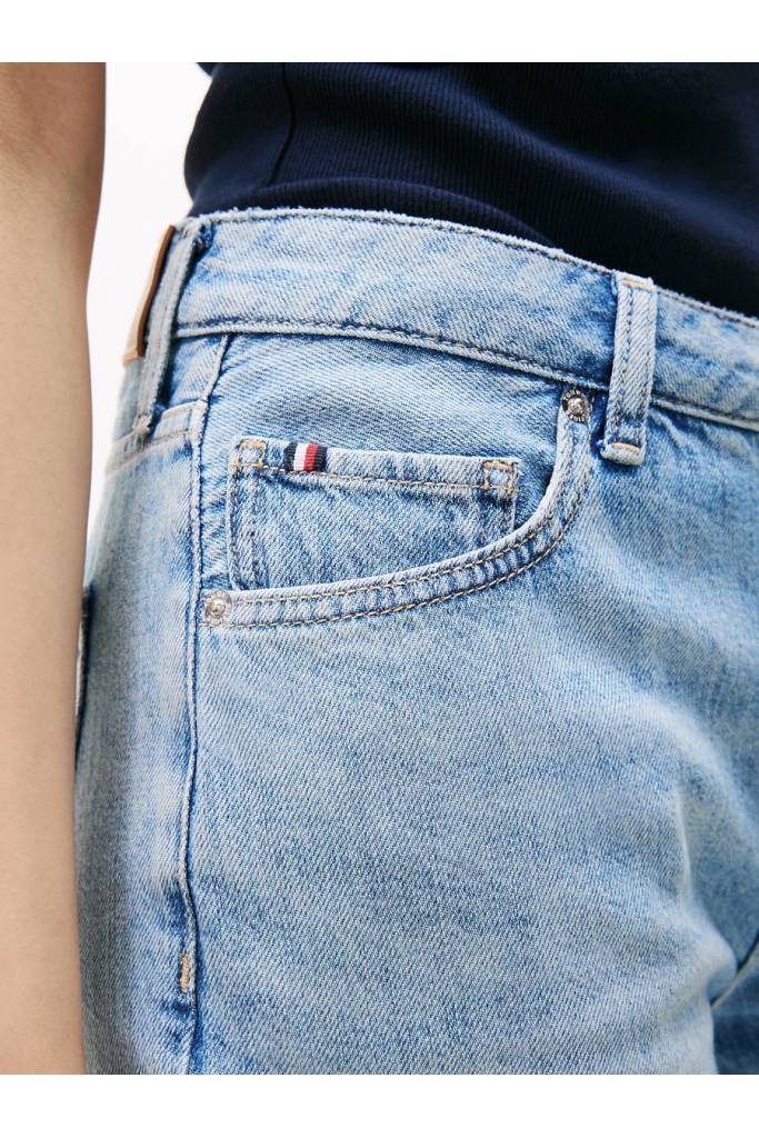 Detal stylizacja damskie szorty jeansowe straight rw sia tommy hilfiger WW0WW45505 Detal stylizacja damskie szorty jeansowe straight rw sia tommy hilfiger WW0WW45505
