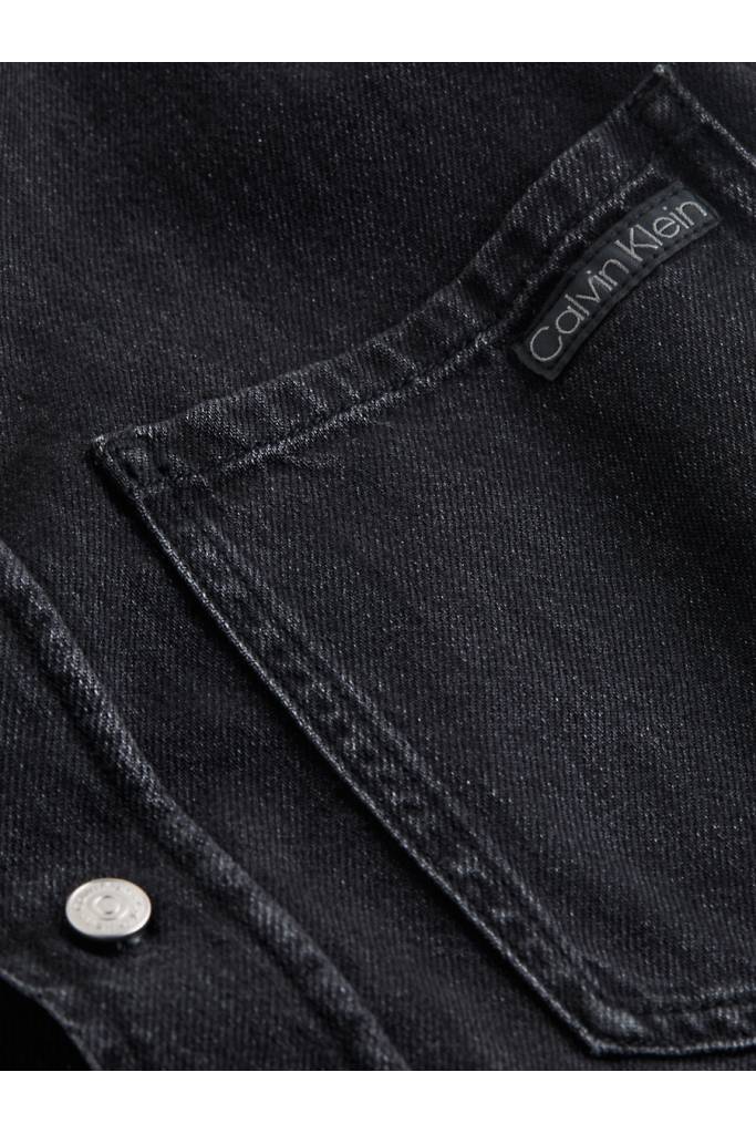 Detal stylizacja damska koszula jeansowa cropped dad calvin klein jeans J20J225517 Detal stylizacja damska koszula jeansowa cropped dad calvin klein jeans J20J225517