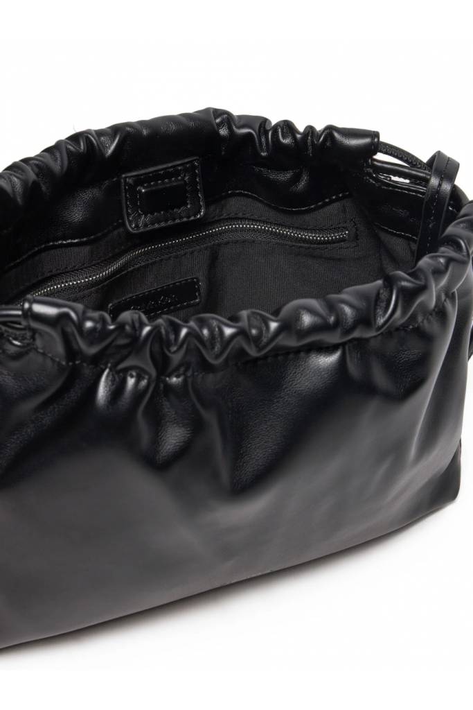 Detal stylizacja damska torebka drawstring crossbody26 calvin klein jeans LV04K3060G Detal stylizacja damska torebka drawstring crossbody26 calvin klein jeans LV04K3060G