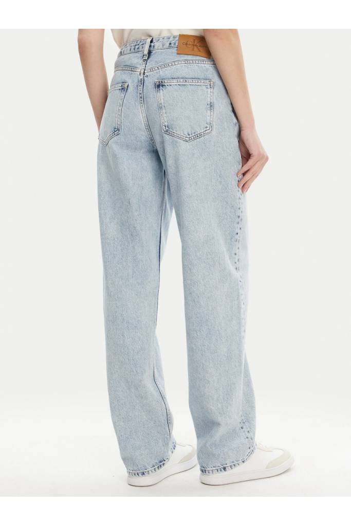 Tył damskie jeansy 90's loose calvin klein jeans J20J225504 Tył damskie jeansy 90's loose calvin klein jeans J20J225504