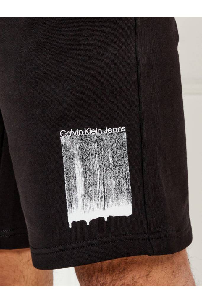 Detal stylizacja męskie szorty dresowe brush stroke graphic calvin klein jeans J30J327528