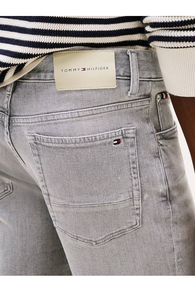 Detal stylizacja męskie szorty jeansowe brooklyn mice grey tommy hilfiger MW0MW39222 Detal stylizacja męskie szorty jeansowe brooklyn mice grey tommy hilfiger MW0MW39222