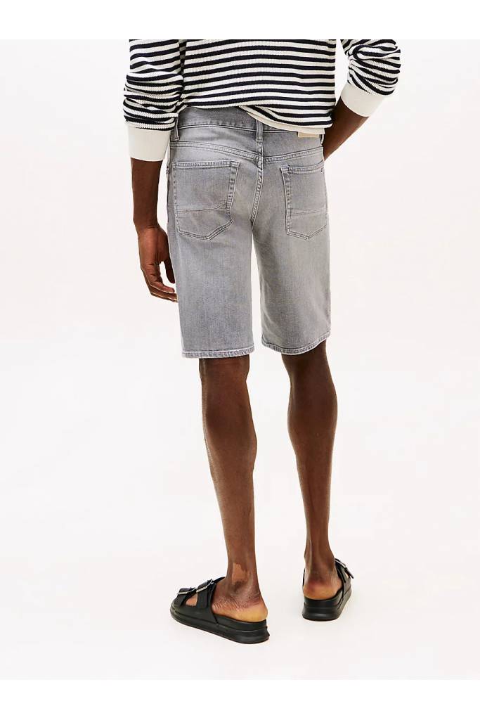 Tył męskie szorty jeansowe brooklyn mice grey tommy hilfiger MW0MW39222 Tył męskie szorty jeansowe brooklyn mice grey tommy hilfiger MW0MW39222
