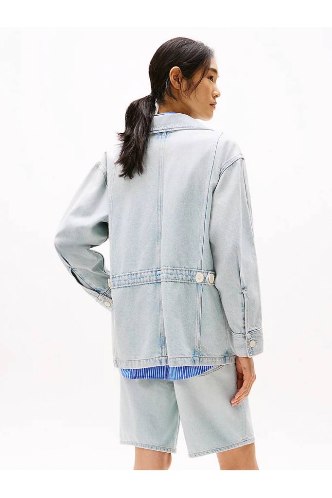 Tył damska kurtka jeansowa oversized utility sky tommy hilfiger WW0WW44410 Tył damska kurtka jeansowa oversized utility sky tommy hilfiger WW0WW44410