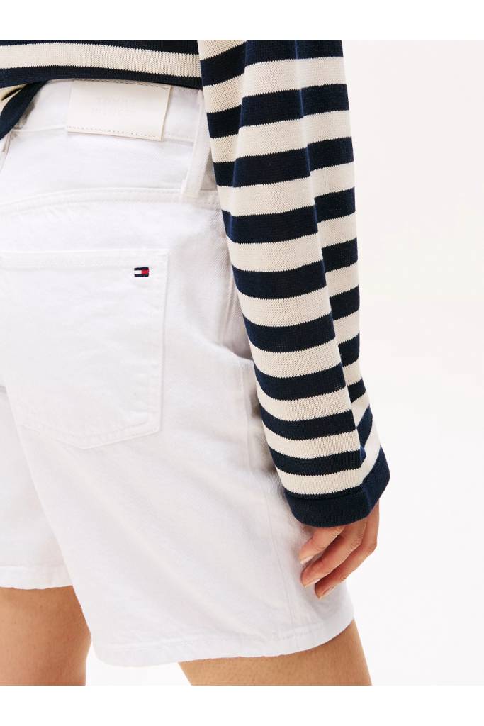 Detal stylizacja damskie szorty jeansowe straight rw white tommy hilfiger WW0WW45924 Detal stylizacja damskie szorty jeansowe straight rw white tommy hilfiger WW0WW45924