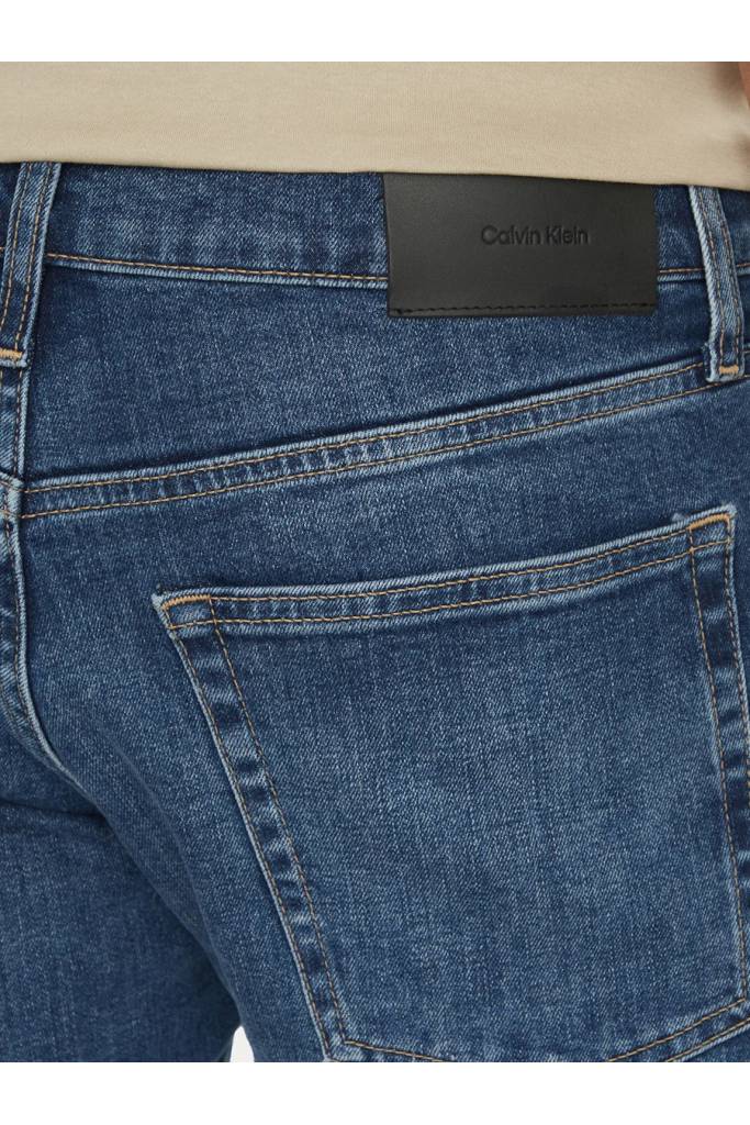 Detal stylizacja męskie jeansy slim mid blue calvin klein K10K114061 Detal stylizacja męskie jeansy slim mid blue calvin klein K10K114061